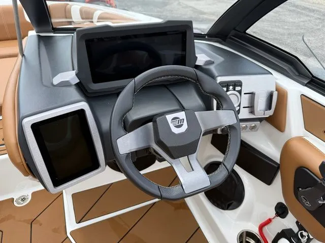 Slide: The Image of Malibu Wakesetter 21 LX 2022 - 12