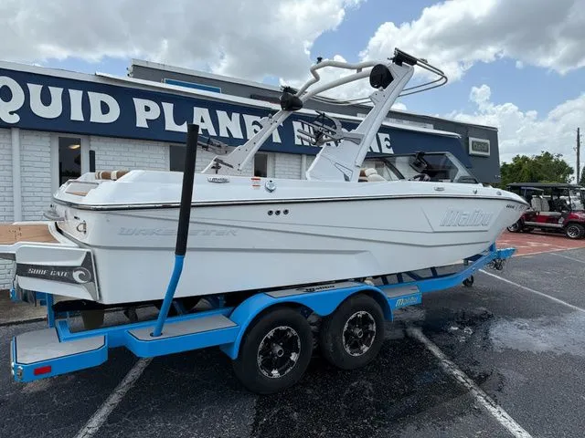 Slide: The Image of Malibu Wakesetter 21 LX 2022 - 3