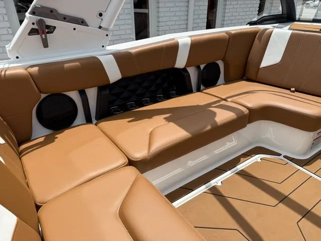 Slide: The Image of Malibu Wakesetter 21 LX 2022 - 7