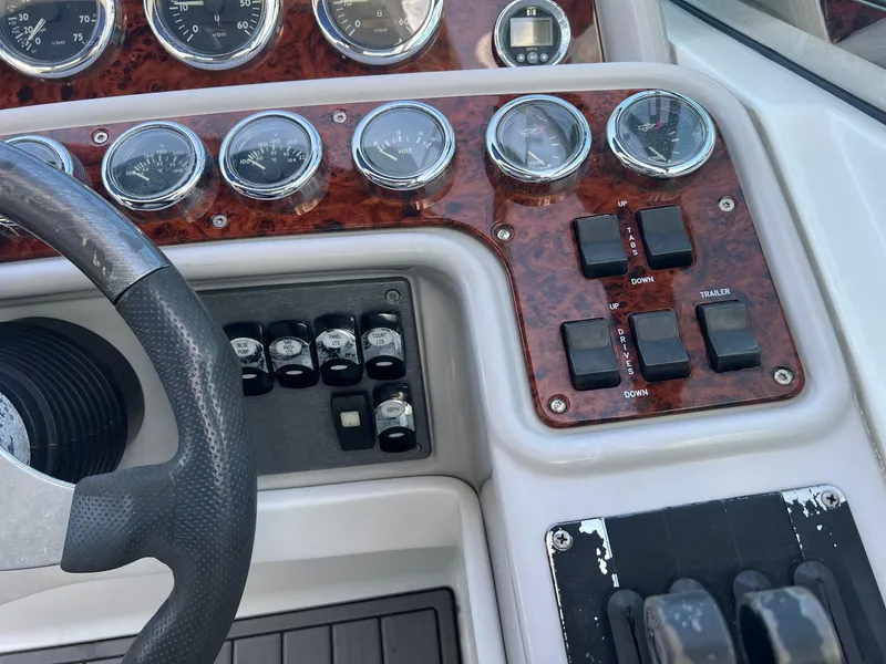 Slide: The Image of Dashboard of a 2004 Formula 280 Bowrider with gauges and controls. - 8