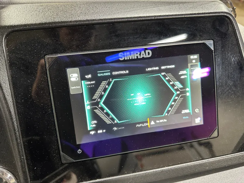 Slide: The Image of Tahoe Cascade 2385 Cruise Rear Bench (CRB) & Honda 4-Stroke EFI 2025 - 18