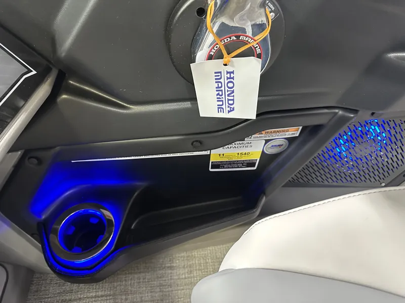 Slide: The Image of Tahoe Cascade 2385 Cruise Rear Bench (CRB) & Honda 4-Stroke EFI 2025 - 20