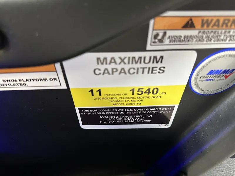 Slide: The Image of Tahoe Cascade 2385 Cruise Rear Bench (CRB) & Honda 4-Stroke EFI 2025 - 21