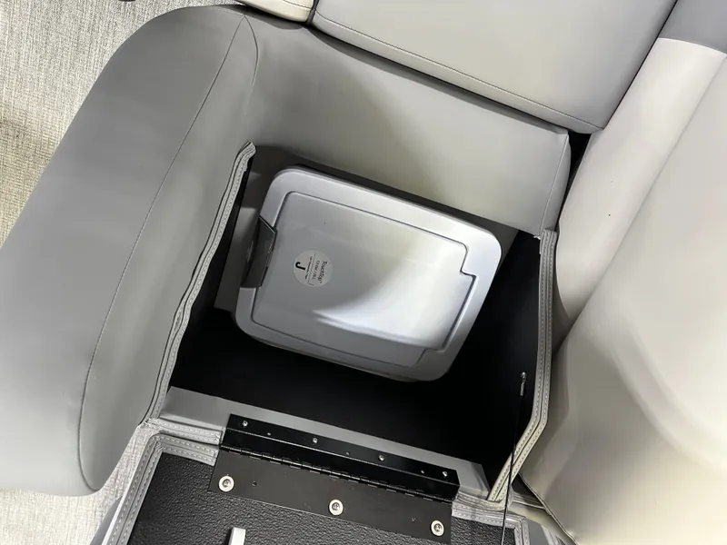 Slide: The Image of Tahoe Cascade 2385 Cruise Rear Bench (CRB) & Honda 4-Stroke EFI 2025 - 30