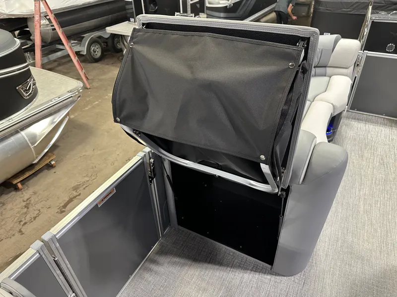 Slide: The Image of Tahoe Cascade 2385 Cruise Rear Bench (CRB) & Honda 4-Stroke EFI 2025 - 35