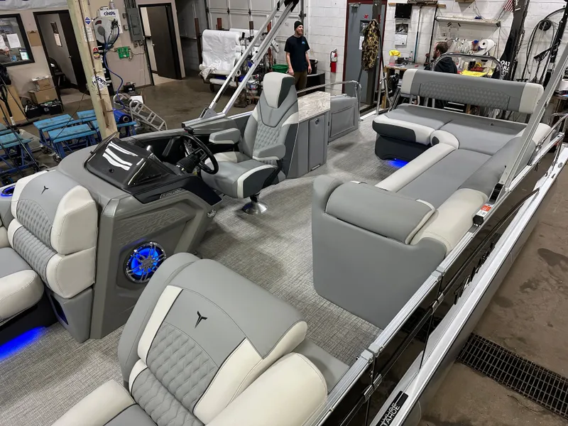 Slide: The Image of Tahoe Cascade 2385 Cruise Rear Bench (CRB) & Honda 4-Stroke EFI 2025 - 4