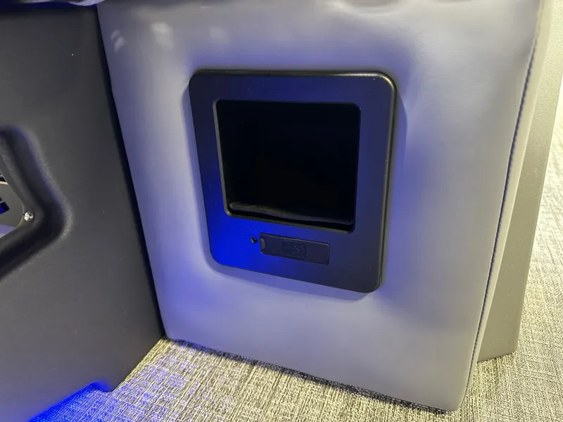 Slide: The Image of Tahoe Cascade 2385 Cruise Rear Bench (CRB) & Honda 4-Stroke EFI 2025 - 42