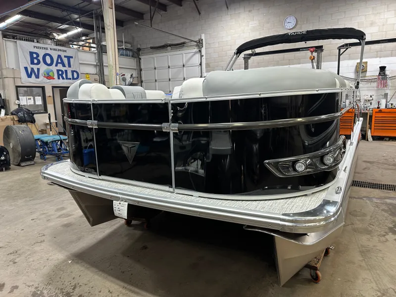 Slide: The Image of Tahoe Cascade 2385 Cruise Rear Bench (CRB) & Honda 4-Stroke EFI 2025 - 45