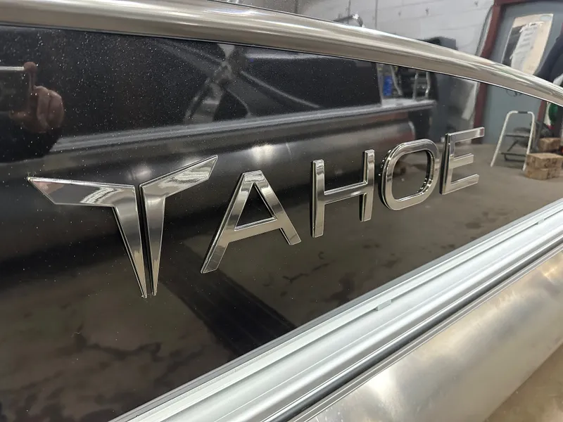 Slide: The Image of Tahoe Cascade 2385 Cruise Rear Bench (CRB) & Honda 4-Stroke EFI 2025 - 49