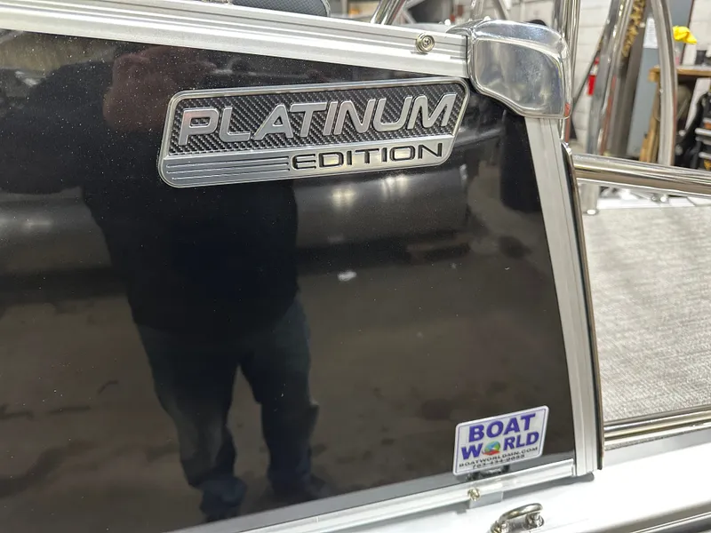 Slide: The Image of Tahoe Cascade 2385 Cruise Rear Bench (CRB) & Honda 4-Stroke EFI 2025 - 50