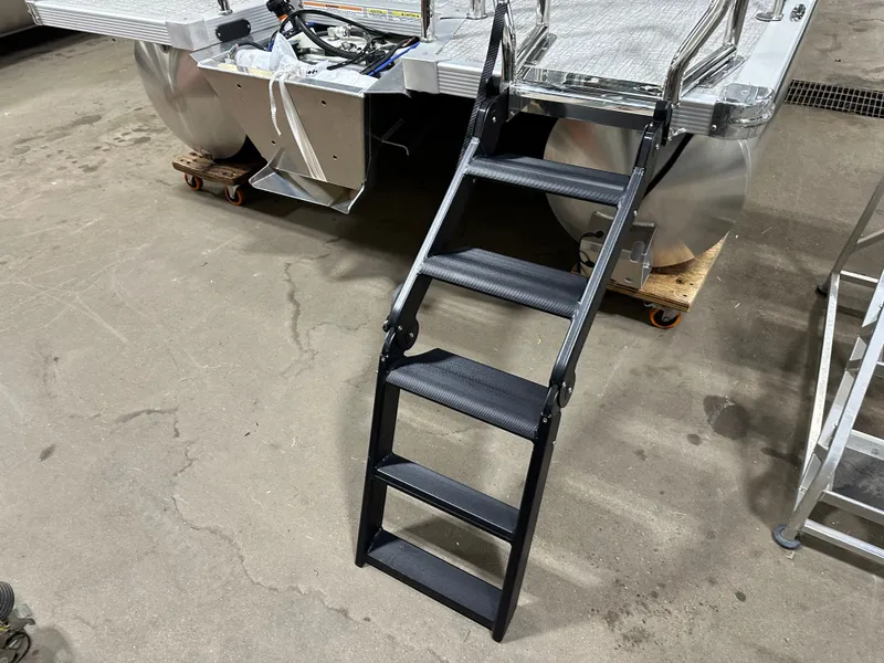 Slide: The Image of Tahoe Cascade 2385 Cruise Rear Bench (CRB) & Honda 4-Stroke EFI 2025 - 56