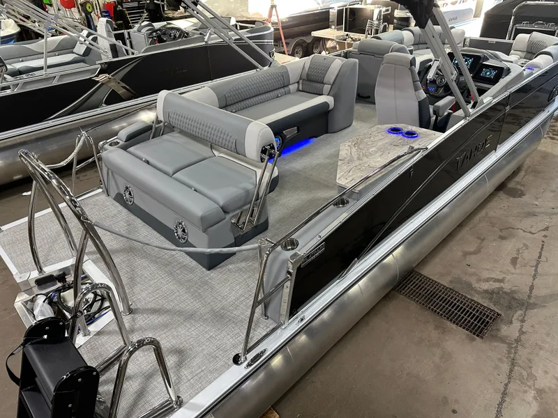 Slide: The Image of Tahoe Cascade 2385 Cruise Rear Bench (CRB) & Honda 4-Stroke EFI 2025 - 58