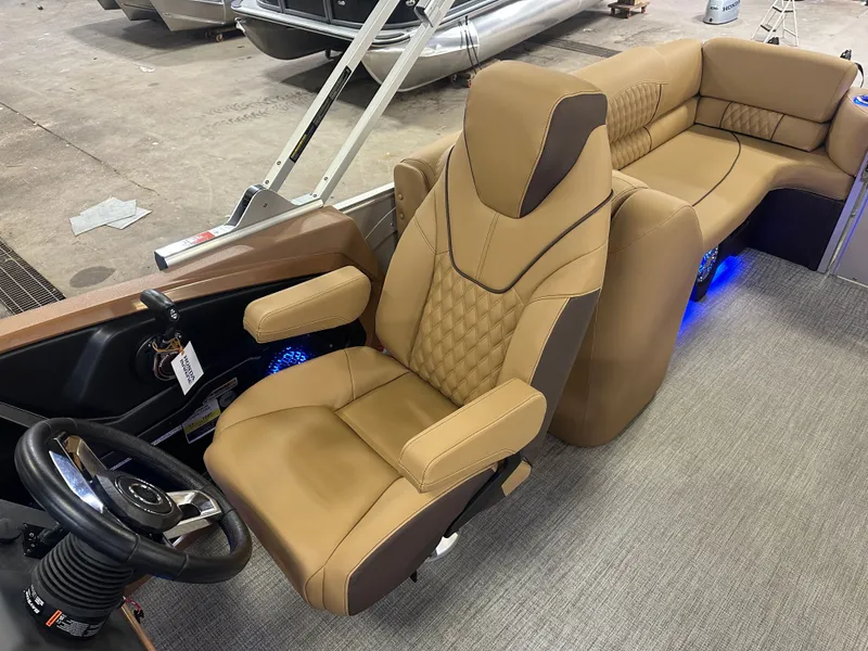Slide: The Image of Tahoe Cascade 2385 Quad Lounge & Honda 4-Stroke EFI 2025 - 13