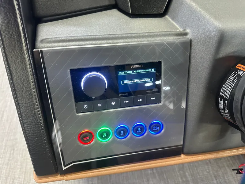 Slide: The Image of Tahoe Cascade 2385 Quad Lounge & Honda 4-Stroke EFI 2025 - 15