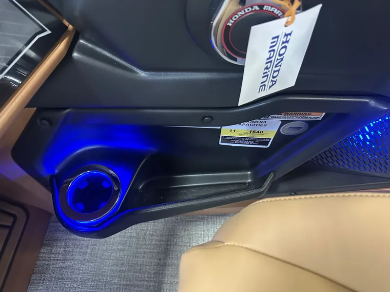 Slide: The Image of Tahoe Cascade 2385 Quad Lounge & Honda 4-Stroke EFI 2025 - 19