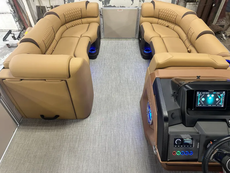 Slide: The Image of Tahoe Cascade 2385 Quad Lounge & Honda 4-Stroke EFI 2025 - 37
