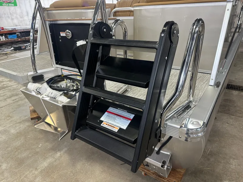 Slide: The Image of Tahoe Cascade 2385 Quad Lounge & Honda 4-Stroke EFI 2025 - 38