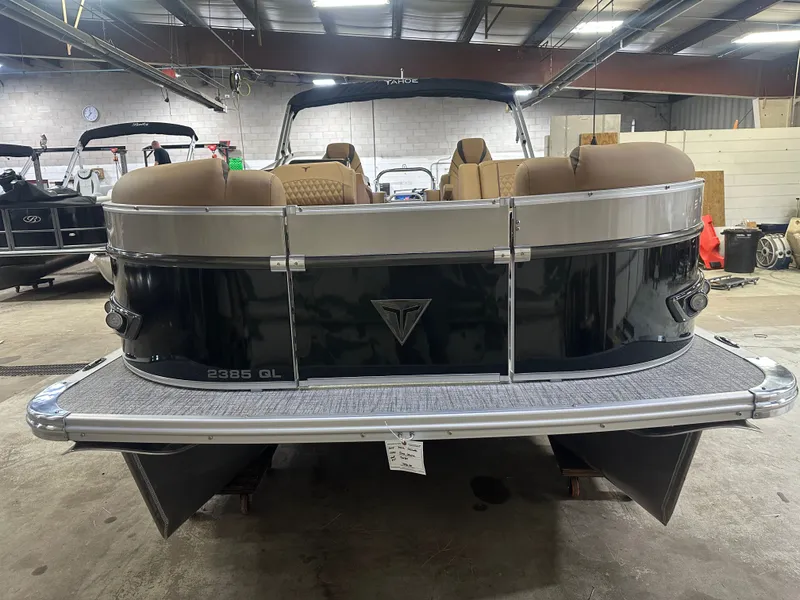 Slide: The Image of Tahoe Cascade 2385 Quad Lounge & Honda 4-Stroke EFI 2025 - 43