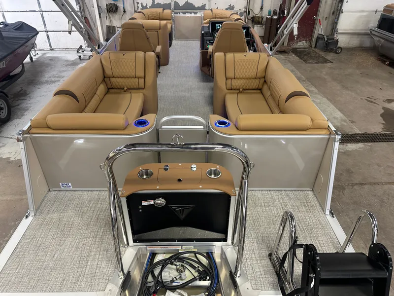 Slide: The Image of Tahoe Cascade 2385 Quad Lounge & Honda 4-Stroke EFI 2025 - 7