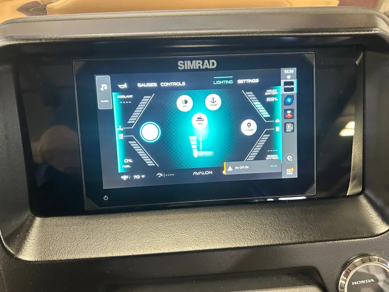 Slide: The Image of Tahoe Cascade Quad Lounge 2385 & 4-Stroke 2025 - 16