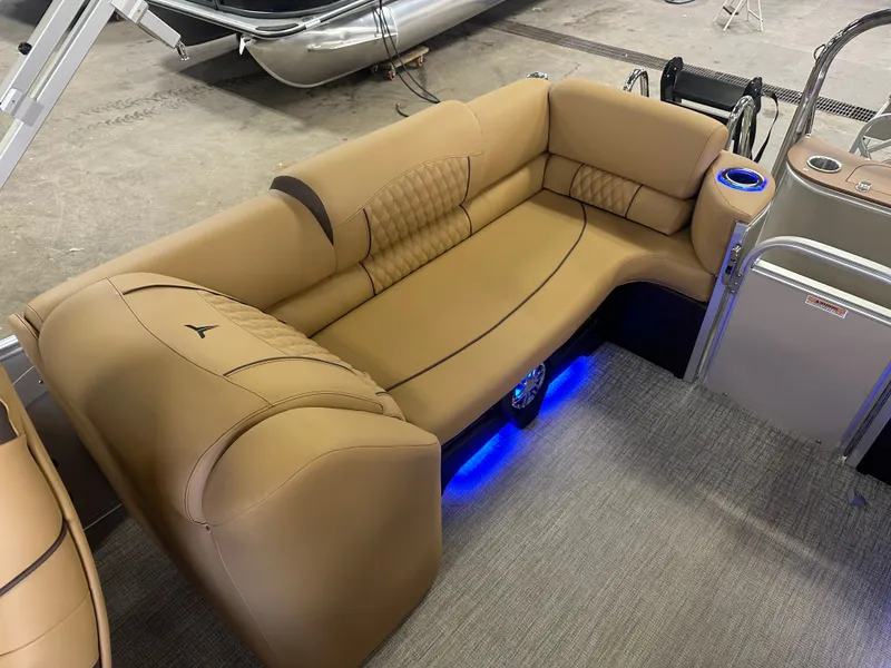 Slide: The Image of Tahoe Cascade Quad Lounge 2385 & 4-Stroke 2025 - 21