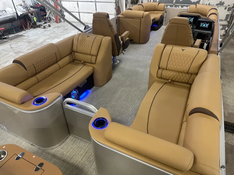 Slide: The Image of Tahoe Cascade Quad Lounge 2385 & 4-Stroke 2025 - 25