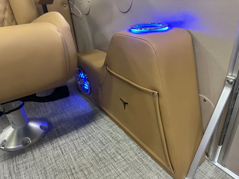 Slide: The Image of Tahoe Cascade Quad Lounge 2385 & 4-Stroke 2025 - 28