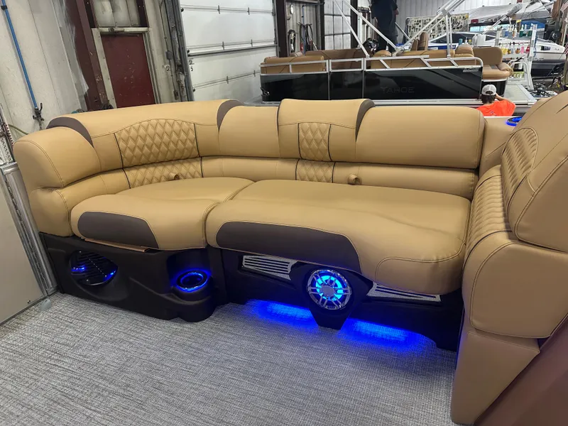 Slide: The Image of Tahoe Cascade Quad Lounge 2385 & 4-Stroke 2025 - 30