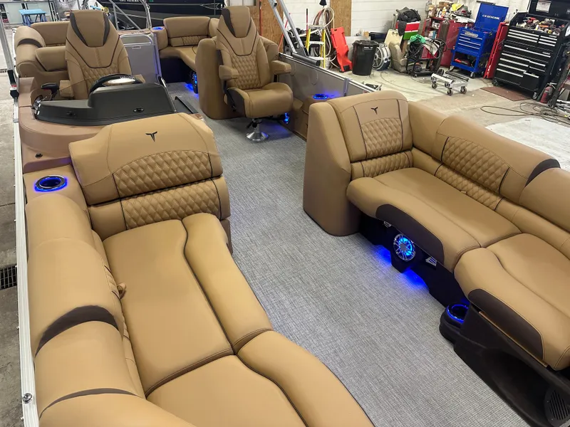 Slide: The Image of Tahoe Cascade Quad Lounge 2385 & 4-Stroke 2025 - 36
