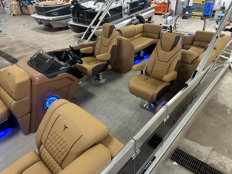 Slide: The Image of Tahoe Cascade Quad Lounge 2385 & 4-Stroke 2025 - 4