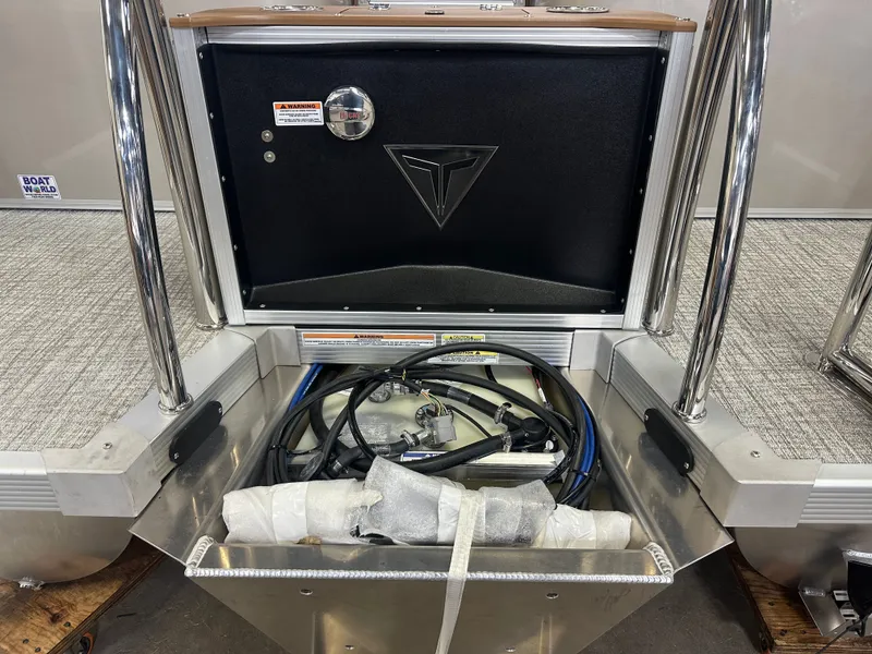 Slide: The Image of Tahoe Cascade Quad Lounge 2385 & 4-Stroke 2025 - 41