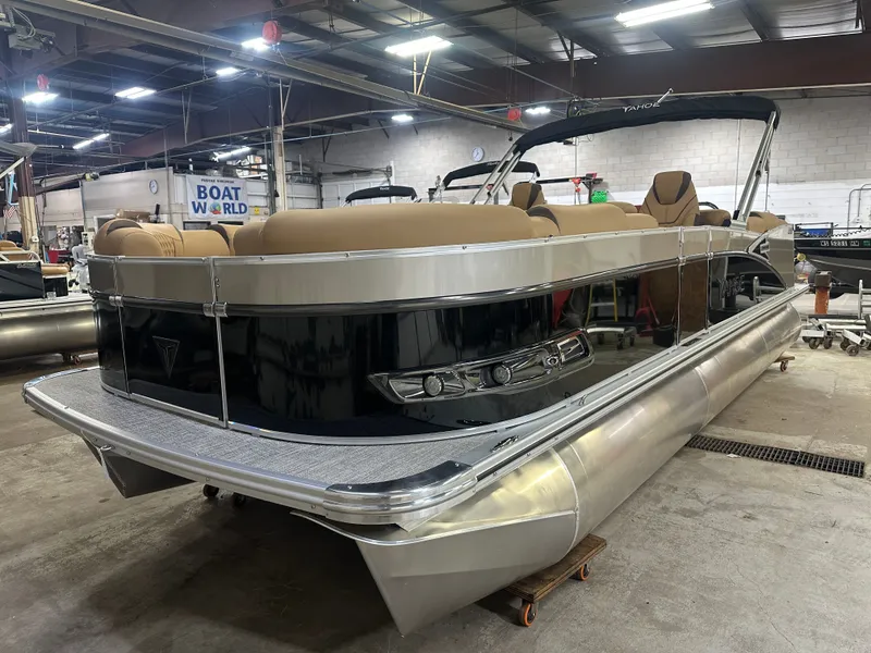 Slide: The Image of Tahoe Cascade Quad Lounge 2385 & 4-Stroke 2025 - 46