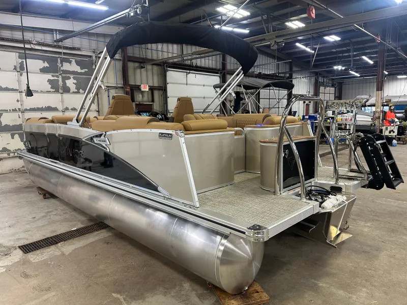 Slide: The Image of Tahoe Cascade Quad Lounge 2385 & 4-Stroke 2025 - 51