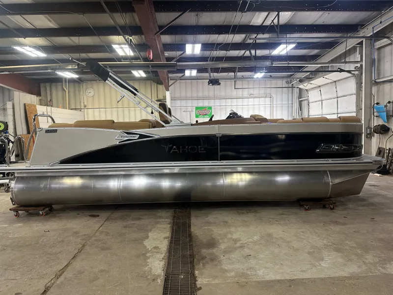 Slide: The Image of Tahoe Cascade Quad Lounge 2385 & 4-Stroke 2025 - 53