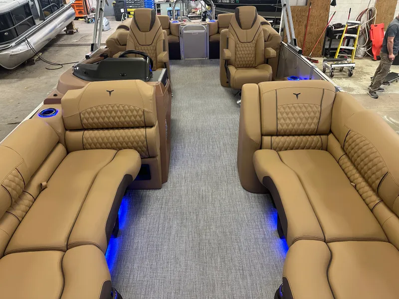 Slide: The Image of Tahoe Cascade Quad Lounge 2385 & 4-Stroke 2025 - 8