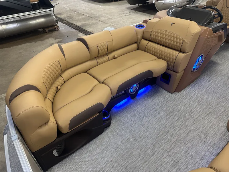 Slide: The Image of Tahoe Cascade Quad Lounge 2385 & 4-Stroke 2025 - 9