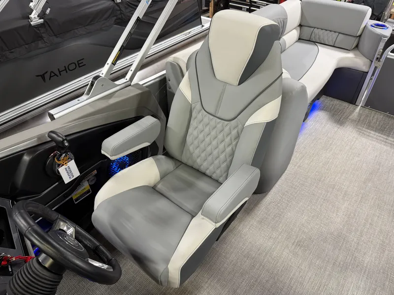 Slide: The Image of Tahoe Cascade 2385 Quad Lounge & Honda 4-Stroke EFI 2025 - 12