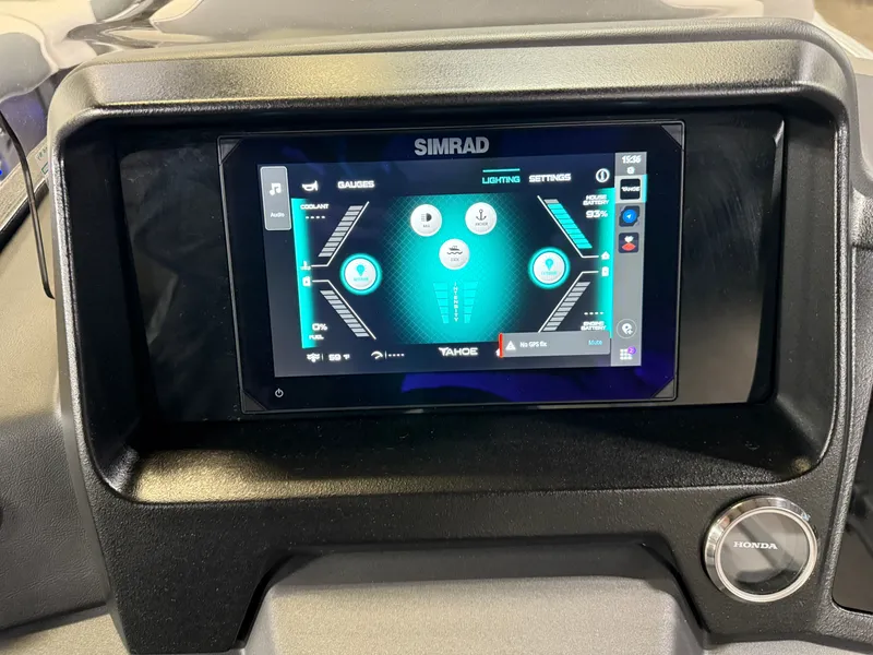 Slide: The Image of Tahoe Cascade 2385 Quad Lounge & Honda 4-Stroke EFI 2025 - 15