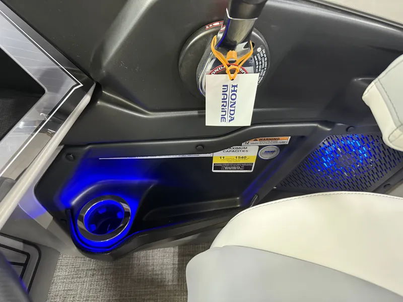 Slide: The Image of Tahoe Cascade 2385 Quad Lounge & Honda 4-Stroke EFI 2025 - 18