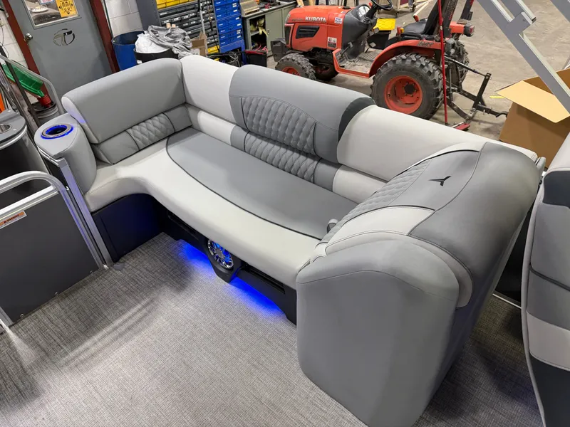 Slide: The Image of Tahoe Cascade 2385 Quad Lounge & Honda 4-Stroke EFI 2025 - 20