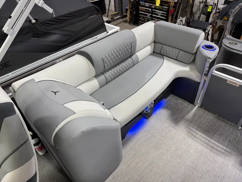 Slide: The Image of Tahoe Cascade 2385 Quad Lounge & Honda 4-Stroke EFI 2025 - 21