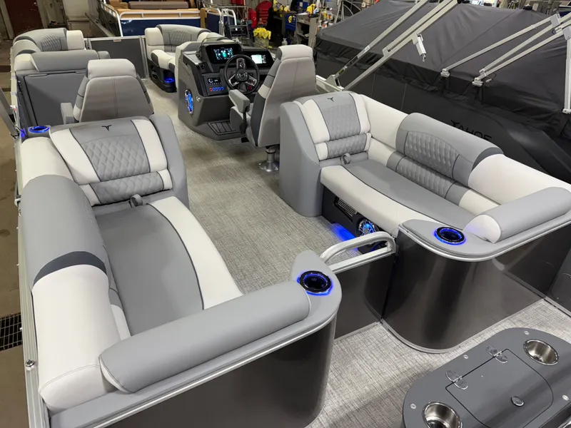 Slide: The Image of Tahoe Cascade 2385 Quad Lounge & Honda 4-Stroke EFI 2025 - 22