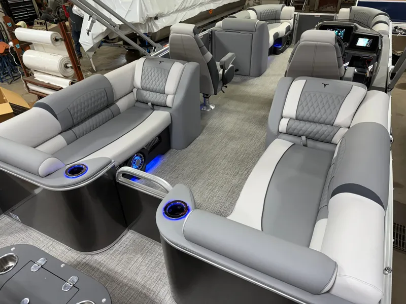 Slide: The Image of Tahoe Cascade 2385 Quad Lounge & Honda 4-Stroke EFI 2025 - 23