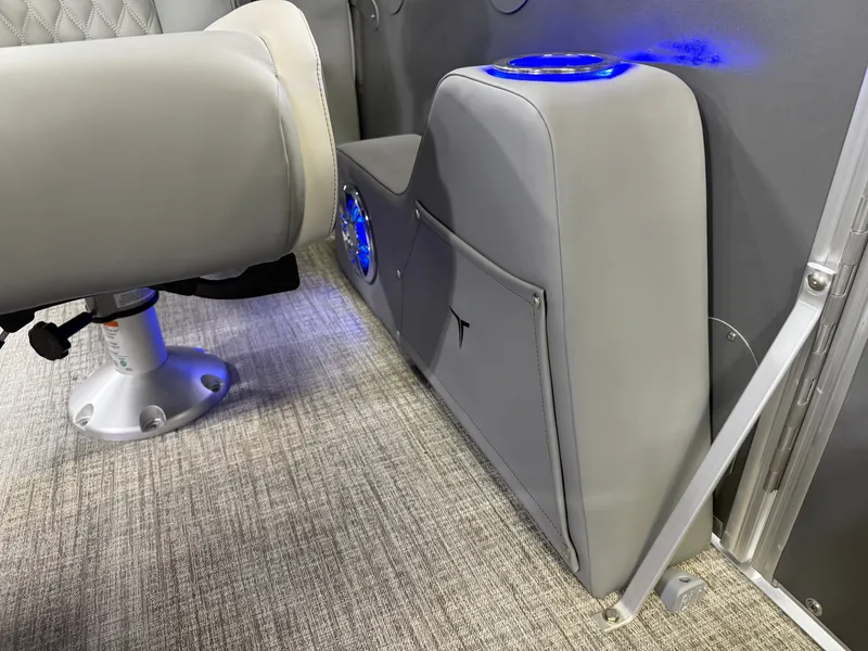 Slide: The Image of Tahoe Cascade 2385 Quad Lounge & Honda 4-Stroke EFI 2025 - 24