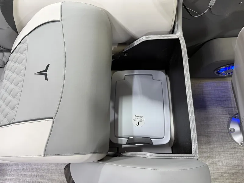 Slide: The Image of Tahoe Cascade 2385 Quad Lounge & Honda 4-Stroke EFI 2025 - 27