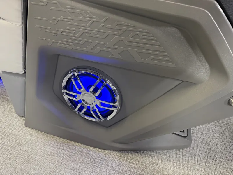 Slide: The Image of Tahoe Cascade 2385 Quad Lounge & Honda 4-Stroke EFI 2025 - 28