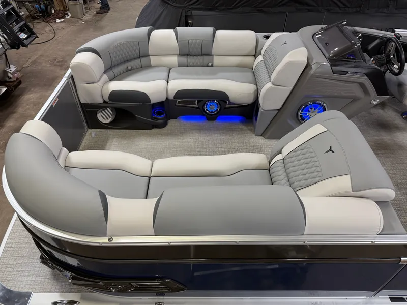 Slide: The Image of Tahoe Cascade 2385 Quad Lounge & Honda 4-Stroke EFI 2025 - 3