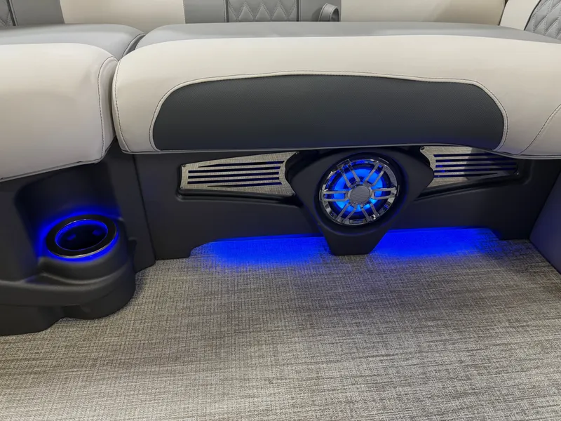 Slide: The Image of Tahoe Cascade 2385 Quad Lounge & Honda 4-Stroke EFI 2025 - 31