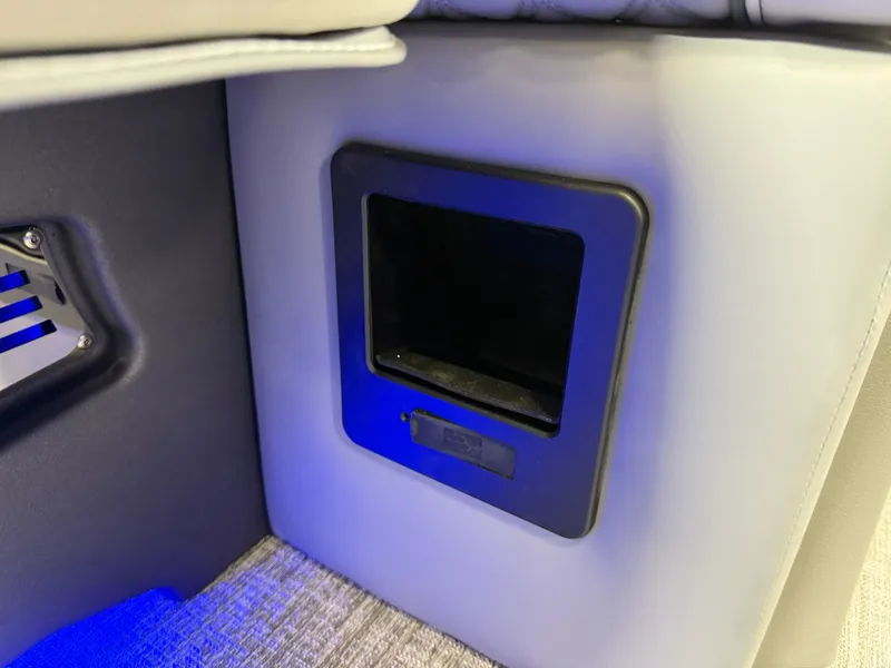 Slide: The Image of Tahoe Cascade 2385 Quad Lounge & Honda 4-Stroke EFI 2025 - 32