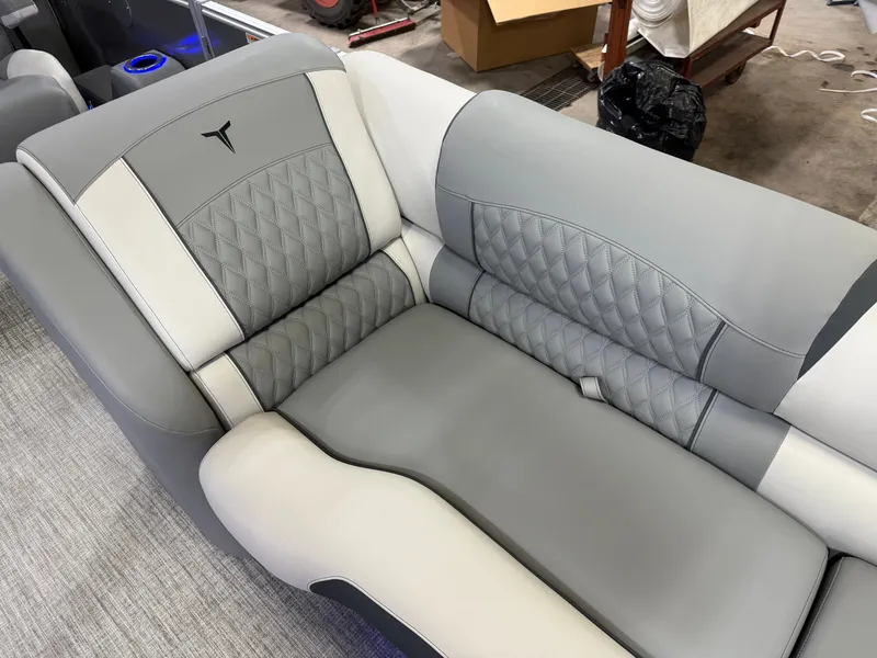 Slide: The Image of Tahoe Cascade 2385 Quad Lounge & Honda 4-Stroke EFI 2025 - 33